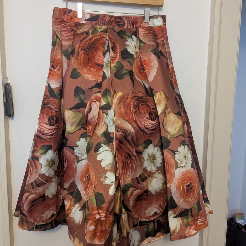 Chic Floral A-Line Skirt in Brown and Cream